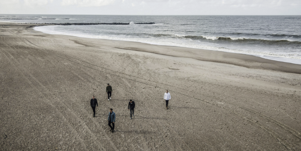 FÆTTERS på stranden i Thyborøn